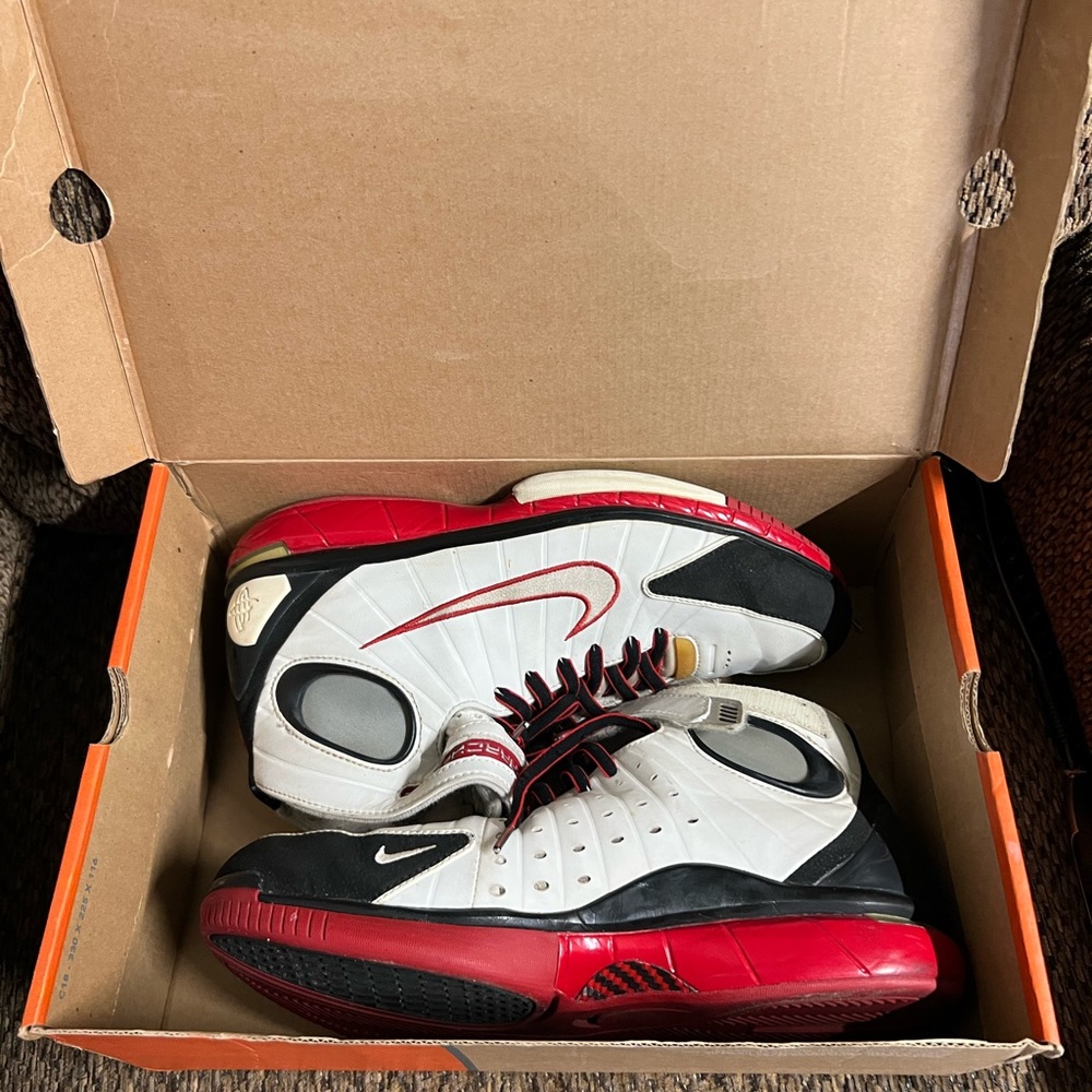 Nike Men's White, Black, and Red Athletic Shoes